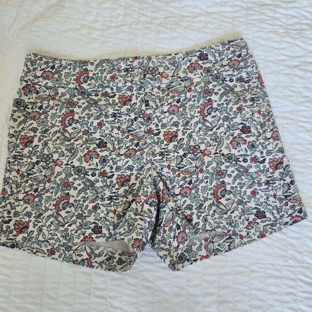 3 for $15 - LOFT The Riviera Short White 4" Multi Color Floral & Butterfly